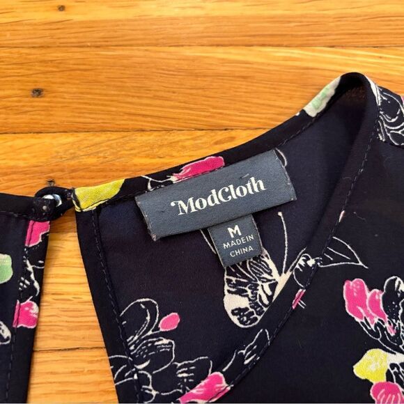 ModCloth navy butterfly sleeveless blouse/tank top - Picture 4 of 4